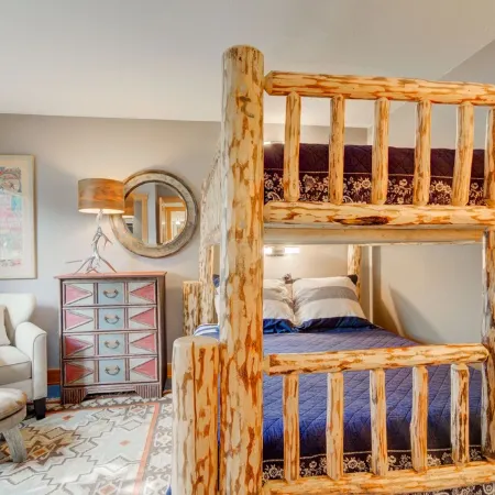 Mountain Views, Hot Tub & Sauna! Cozy Fireplace, 10-Minutes from the Slopes!