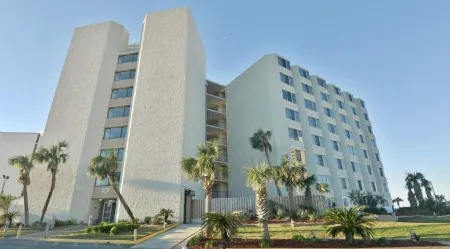 Ocean View Studio on the Beach!