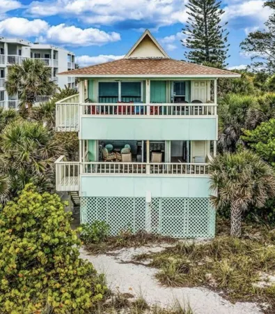 DIRECTLY ON PRIVATE BEACH! GULF VIEW CONDO!  Amazing panoramic sunset views! Отели в г. Манасота-Ки