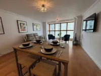 Millgrove House Apt 6 with balcony and stunning sea view