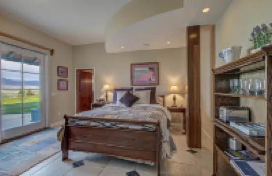 Private Guest Suite, "Hilltops II"