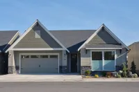 526 Brand New, Luxury, Private, ADA accsessible Home Rental - 3 minutes off I-5