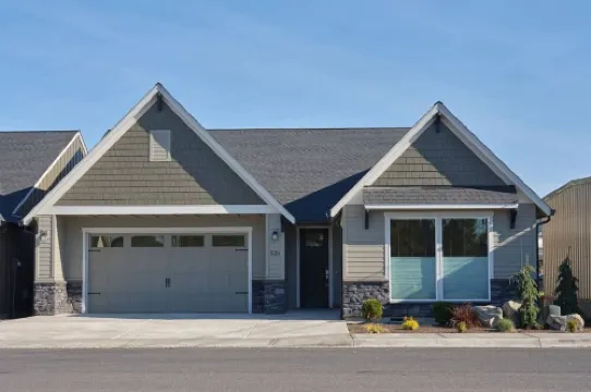 526 Brand New, Luxury, Private, ADA accsessible Home Rental - 3 minutes off I-5