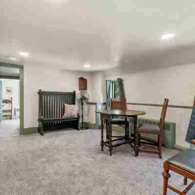 Historic 1686 Home Near Downtown l 5BR Retreat Fitness & Recreational Facilities