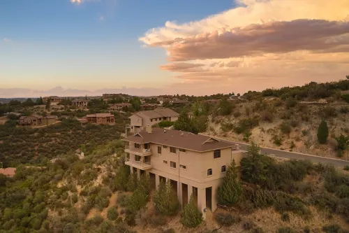 LOOK NO FURTHER-4,000sf Hillside with Views TV's & Pool Table