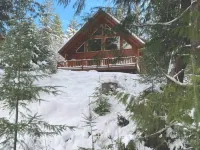 Creekside Cabin- nature just footsteps away! La Wis Wis Campground附近的飯店