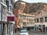 Red Door Bungalow Bisbee / Mountain Views Stay - 4-Star