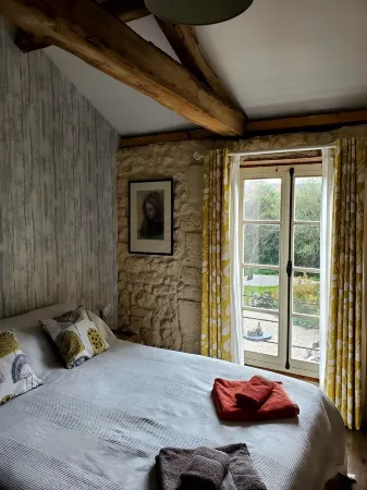 Spacious, recently converted Charentais farmhouse in small commune