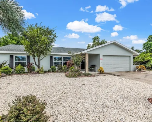 Water Front Home Island Paradise, come explore true tranquility. Hotels in Apollo Beach
