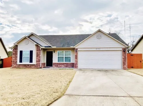 Cozy Broken Arrow Home -- Special Pricing for 30+ day stays!