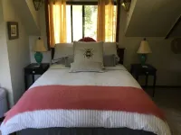 Humboldt Romantic Rural Hideaway