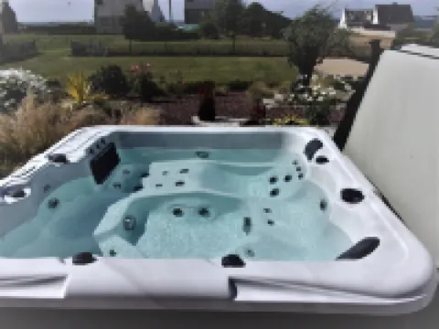 West cape; 100m beach; Batz island view;jacuzzi;wifi. Hotels in Santec