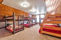 Luxury Bear Lake Home -The Moose -Theater, Pickleball, Sports Court, Pool/Hottub