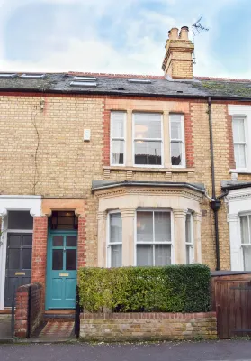 Unique 4 Bedroom Townhouse near Central Oxford Hotels in Cowley