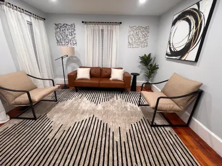 Charming 2-bedroom apartment in nice Sharon with WiFi, AC near Gillette Stadium