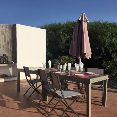 Luxury villa with private heated pool, WIFI, views of the sea and volcanoes