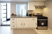 Modern Studio Duplex -15 min to Beach