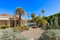 Luxurious Little Tuscany Retreat, Nested at Mountain Range in Top Neighborhood