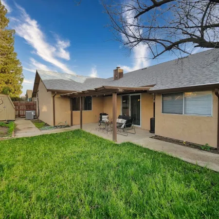Cozy Family Retreat: Coffee Bar, Game Room and Pet Friendly