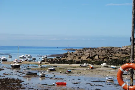 House near Porspoder beach and GR 34 hiking trails Отели в г. Порсподе