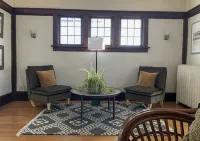 East Side Summer Escape • 3Br Near Lake Michigan, Uwm & Coffee Shops + Garage