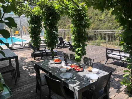 Grand Gîte au Cœur du Parc National des Cévennes Piscine Couverte et Chauffée