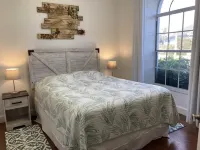 Beautiful Vacation Home with Saltwater Pool and Spa, Lake View and SW Exposure