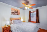 El Castell on the Llano River [Cabins C + D]