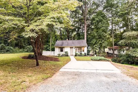 UNC Cottage- near Univ/Hospital, YMCA, Franklin St Отели рядом с достопримечательностью «Университет Северная Каролина в Чапел Хилл»