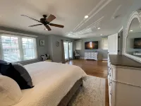 Oceanside fully remodeled home with new furniture. Only 4 houses to the beach! Hotels in 