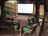 Cozy Modern 2 Bedrooms Apartment Close to Boston