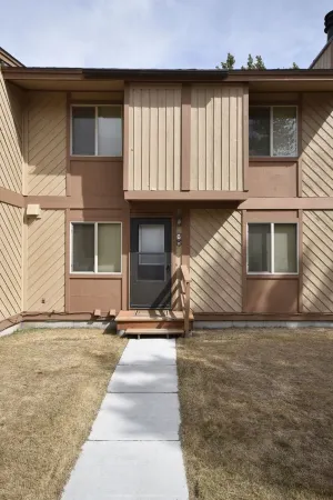 West Edge Retreat - A wonderful Townhouse in West Yellowstone Отели рядом с достопримечательностью «Chamber of Commerce of West Yellowstone»