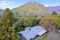 Three Oaks - Perfectly Designed Nature Escape!