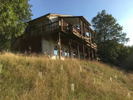 Guests enjoy their own one bedroom apartment in the Ozarks