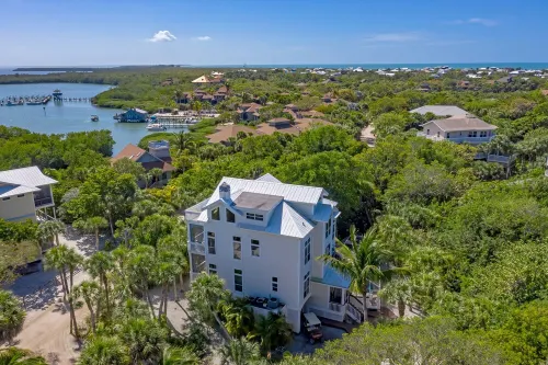 SERENITY NOW~1 Min. To BEACH!-SCREENED-IN HEATED POOL-2 Carts-4&6, Island Club