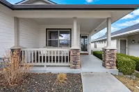 Clean & Quiet! Game Room, Near Freeway Access, Airport, Micron & More!