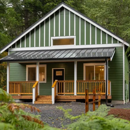 Green Cabin - Hot tub, EV, Fire Pit, Hammock