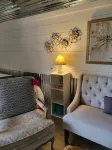 Cheerful Country Tiny Home!
