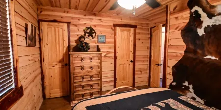 Ride to the trails from this secluded Luxury Cabin in Wolfpen Gap-Bear Mountain