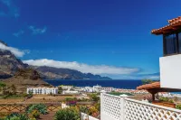 Luxurious apartment with garden