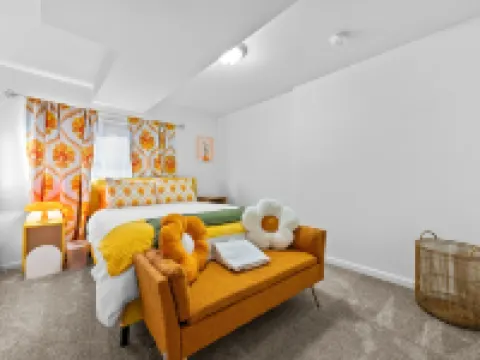 Casa Kaleidoscope: Whimsical Selfie Museum - 5bd sleeps 15 Hotels in Arvada