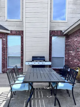 Luxury Spacious 4-BR Retreat with Pool Table, BBQ, and sleep 18