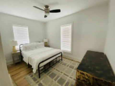 Charm, Comfort and Style, walk to downtown Mena, AR