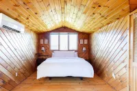 3-bdrm Huxley Farmhouse. Formerly Armstrong Farm. Great for skiing and hiking.