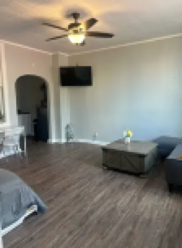 Quaint Downtown Studio 阿肯色城酒店