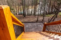 Cozy log cabin with Lakefront and Private Dock
