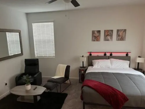 Cozy Suites in a New House! - 방갈로