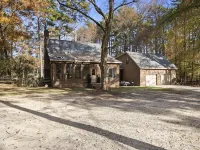 NEW - Modern Cabin Oasis - 2 Acre Retreat! Hotele w: Apex