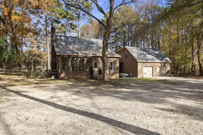 NEW - Modern Cabin Oasis - 2 Acre Retreat! Hotels in der Nähe von Raleigh North Carolina LDS Temple