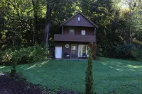 Creekside Cabin Getaway